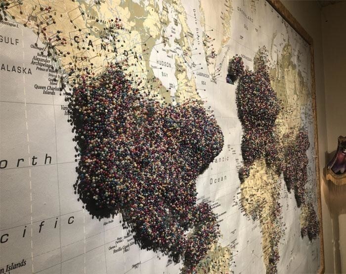 23. Карта "Отметь, откуда ты" в музее Авроры в Рейкьявике, Исландии