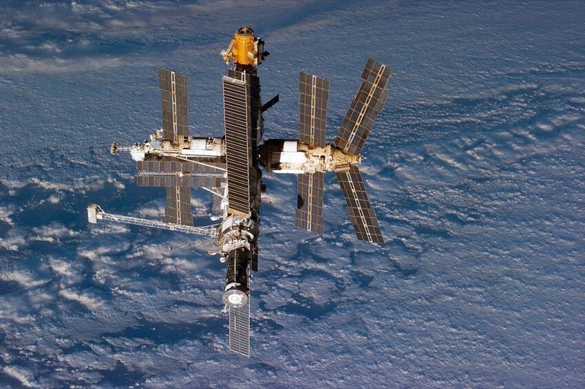 Орбитальной станции "Мир" - 35 лет. Первая в мире! Вспомним факты...