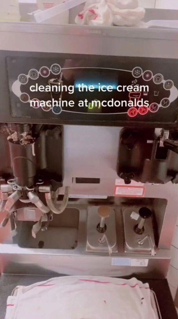 Работница "Макдоналдса" напугала любителей мороженого неаппетитным видео
