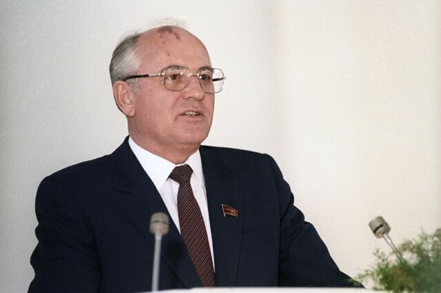 Ельцин против Горбачёва.