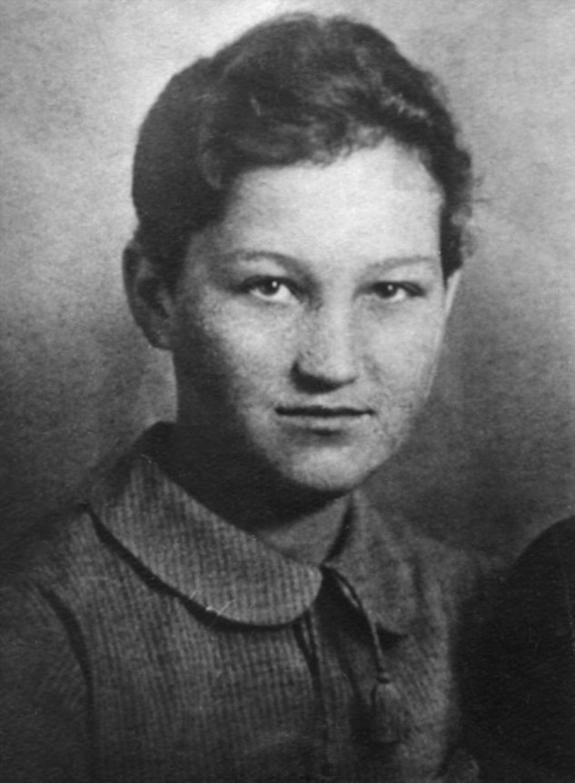 Зоя Анатольевна Космодемьянская — первая женщина, удостоенная звания Героя Советского Союза (посмертно) во время Великой Отечественной войны.