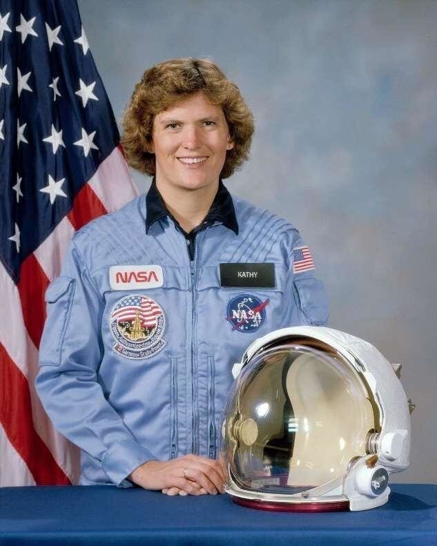 Кэтрин Салливан стала первой женщиной, достигшей дна Бездны Челленджера в Марианской впадине, и первым человеком, побывавшим и в открытом космосе, и на самом дне океана