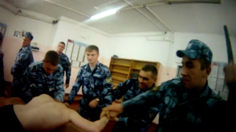 Что нам делать с этими садистами?