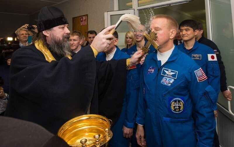 Освящение англо-российско-американского экипажа «Союз ТМА-19М»