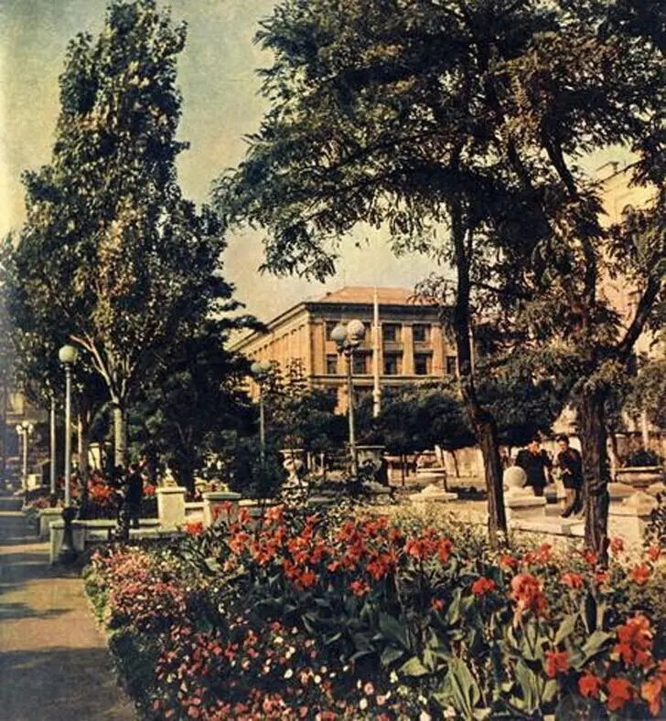 23. Улица города. Донецк, 1962 год