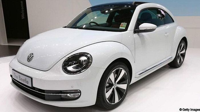 В 1998 году в продажу поступил "новый Жук" - Volkswagen Beetle, разработанный на базе модели VW Golf
