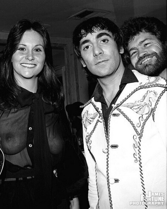 Линда Лавлейс, Кит Мун и Микки Доленц, 1975 г.