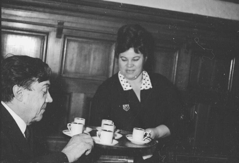 Писатель Борис Полевой в ресторане Центрального дома литераторов.
Сергей Васин, 1969 год, г. Москва