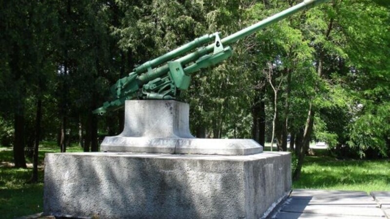 С советского воинского захоронения в Латвии украли пушку