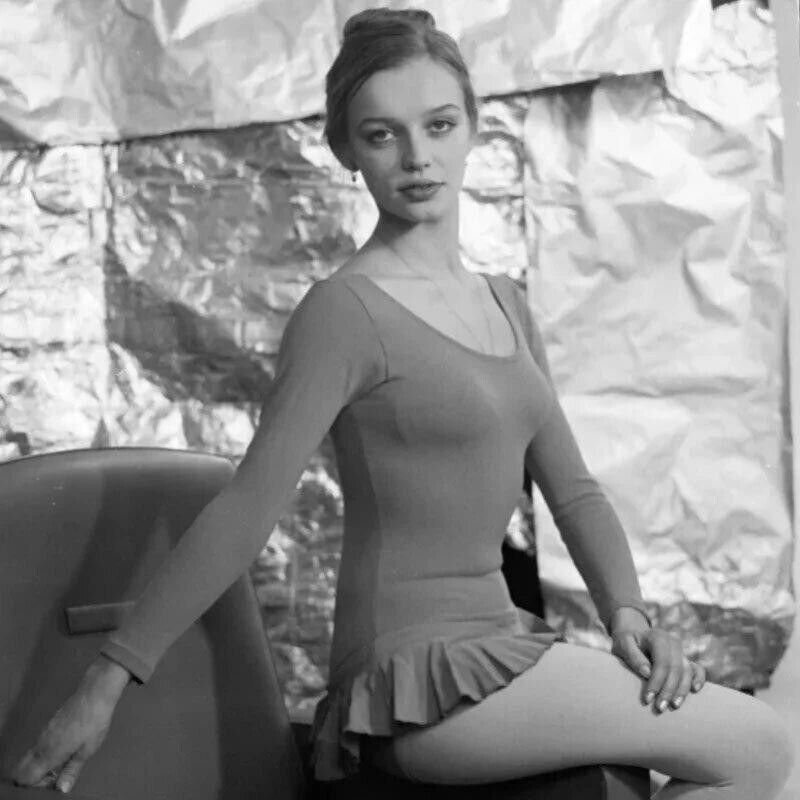 Наталья Трубникова - пока ещё не прекрасная Мелисента из "31 июня", поэтому знали тогда её только любители балета