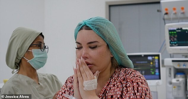 Джессика Алвес (бывший "Живой Кен") отправилась в Таиланд, чтобы сделать вагинопластику