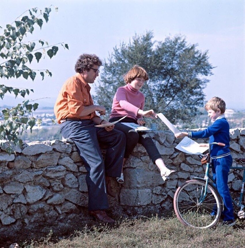 Архитектор Алексей Майоренко с дочкой и сыном. Город Оргеево. 1981 год.
