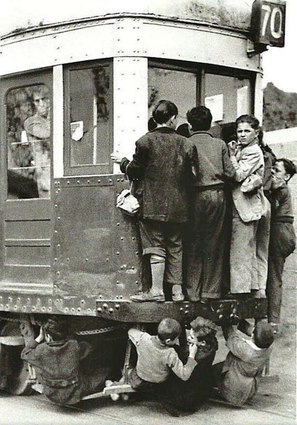 Проезд зайцем. Барселона, 1950 год