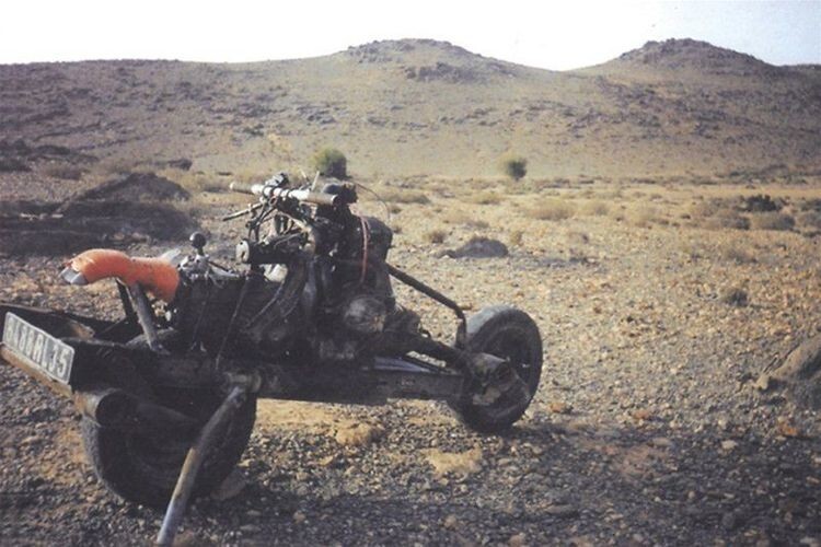 Путешественник сделал этот мотоцикл, чтобы спастись в пустыне: насколько правдива эта легенда