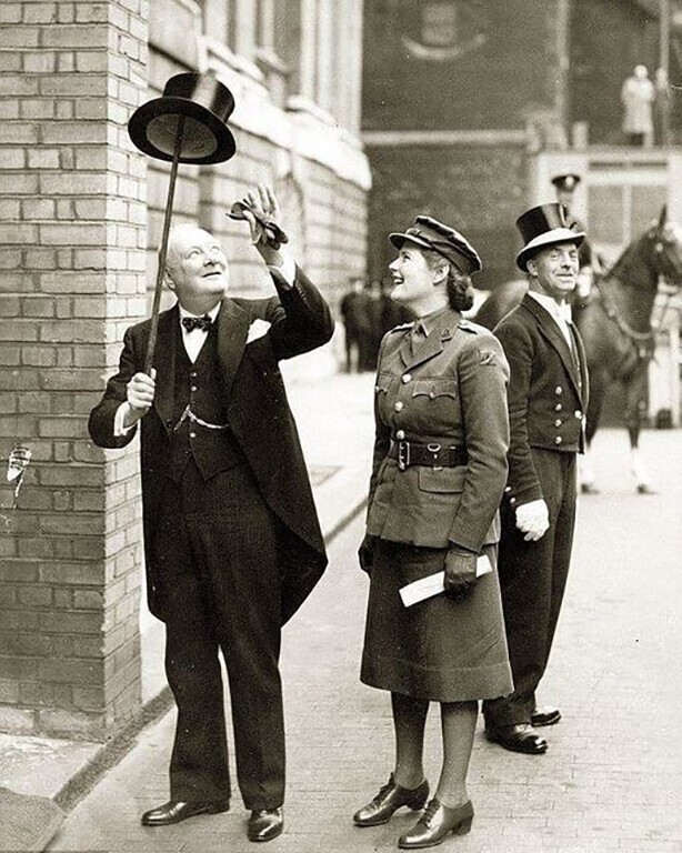 Уинстон Черчилль со своей дочерью Мэри Соумс
