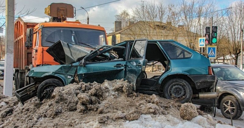 Авария дня. ДТП в Твери с участием подростка на ВАЗе