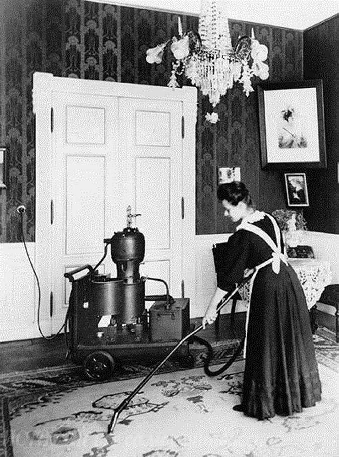 Лучшая реклама случилась в 1902 году  - новый домашний пылесос приобрели в Вестминстерское аббатство, специально, чтобы чистить ковер перед тем, как будет проходить коронация Эдварда 7