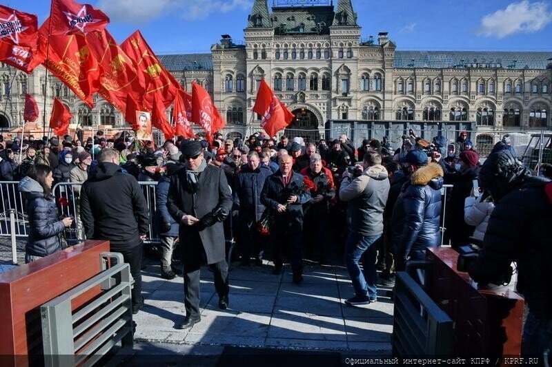 Фотоотчет о возложении цветов к могиле Сталина 5 марта 2021 года