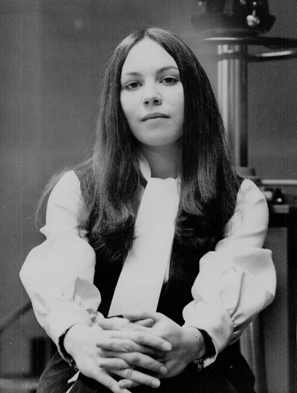 21 марта 1971 года. Канада. Девушка дает интервью по теме «Я пробовала наркотики». Фото Reg Innell.