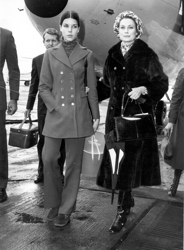 16 марта 1971 года. Лондон, аэропорт Хитроу. Принцесса Монако Грейс с дочерью Каролиной.