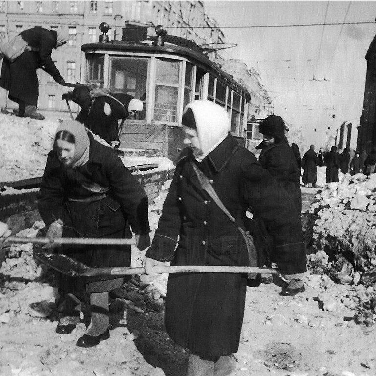7 марта 1942 года в Ленинграде .....