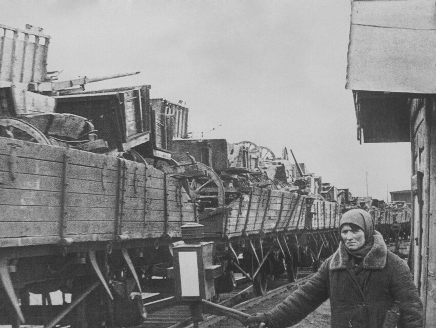 Об объёме эвакуационной работы трофейной службы в 1944 г. свидетельствуют такие данные: с одним только вооружением и металлоломом было отгружено 130 344 вагона.