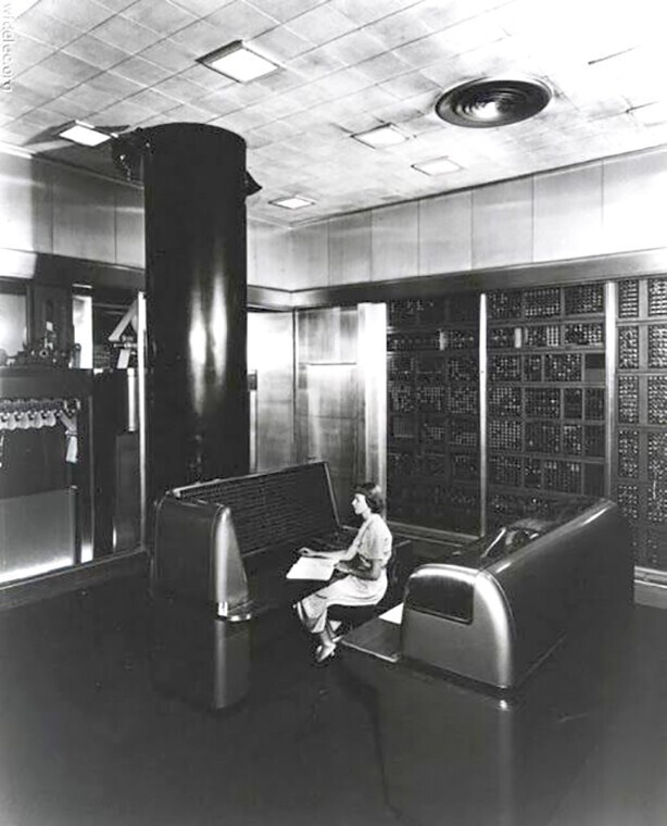 Компьютер Selective Sequence Electronic Calculator (SSEC), IBM. Вроде как 1948-1952гг.