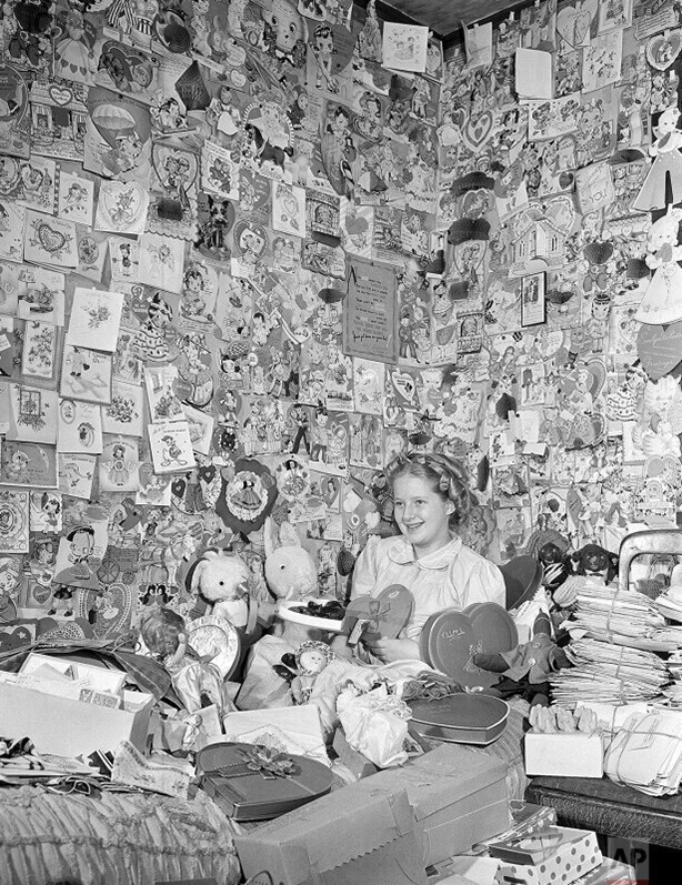 9-летняя Эвелин Валентайн получила более 21 000 открыток и подарков, во время борьбы с ревматической лихорадкой, 1944 год.