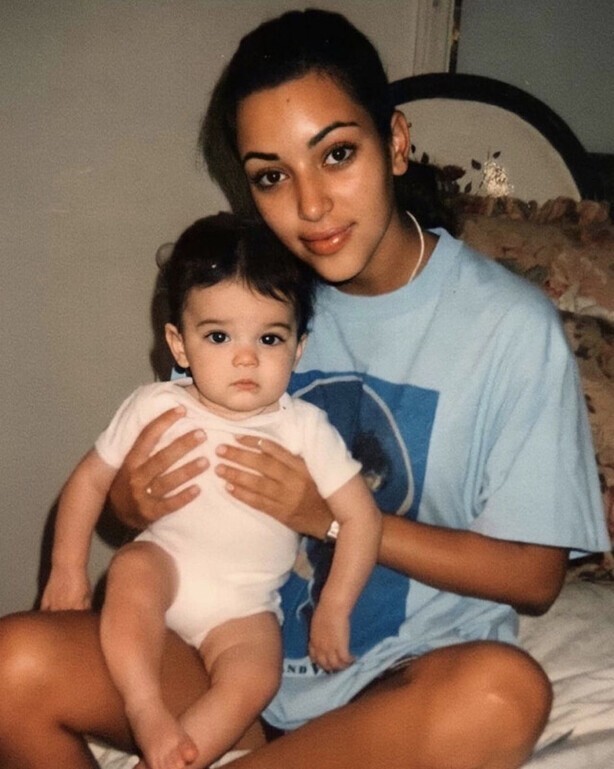 Юная Ким Кардашьян и малышка Кендалл Дженнер, 1996 год.