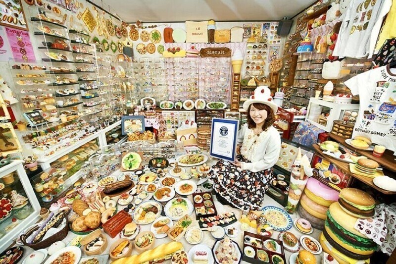 Японка собрала самую большую в мире коллекцию искусственной еды