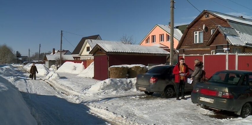 За оставленные автомобили возле дома жители Рязанского района получили уведомления о штрафе