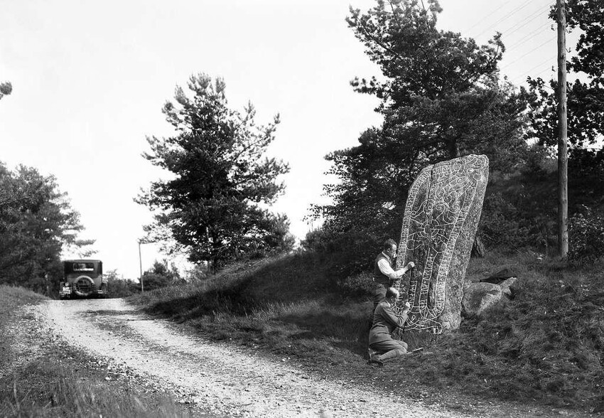 Рунический камень, Кунгсхоллет, Кьюла, Седерманланд, Швеция (Солнце 106)