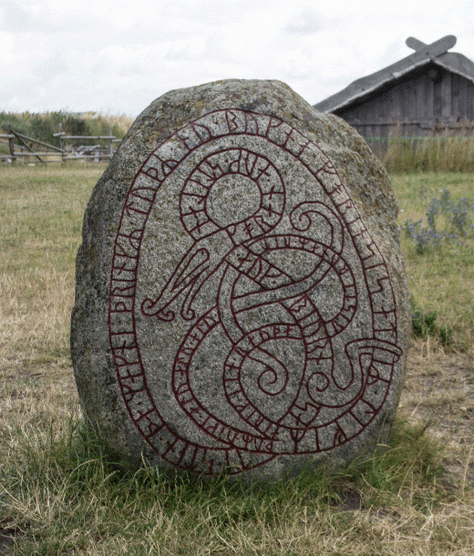 Древнейшие "венки" у дорог: рунические камни викингов