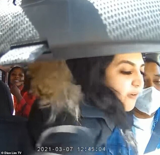 Водитель Uber чуть не лишился здоровья, попросив пассажирку надеть маску