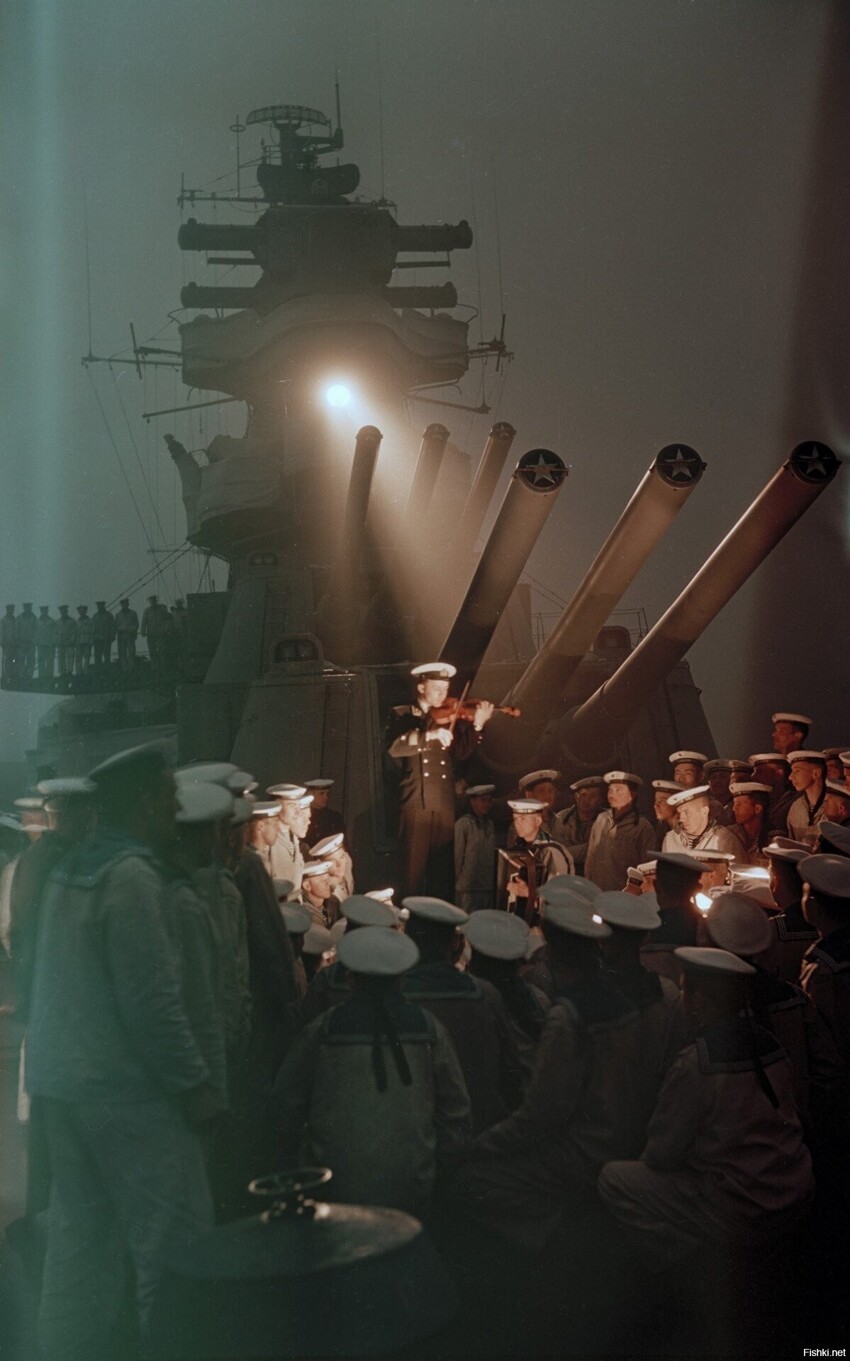 Скрипичный концерт на палубе советского крейсера «Калинин»