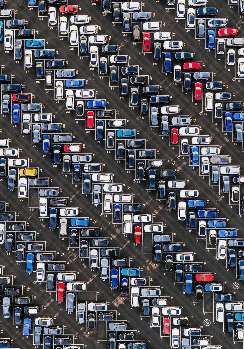 Елочная парковка автомобилей