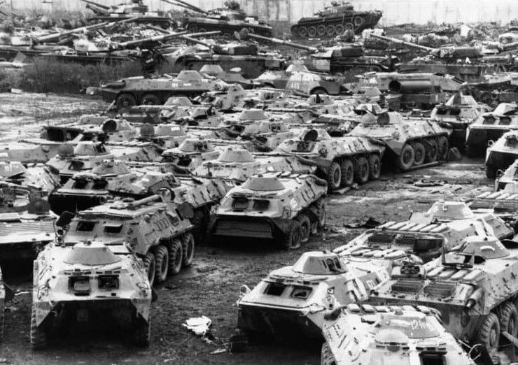 2. Российские танки отданы на переработку в соответствии с международными договорами о разоружении, 1995 год