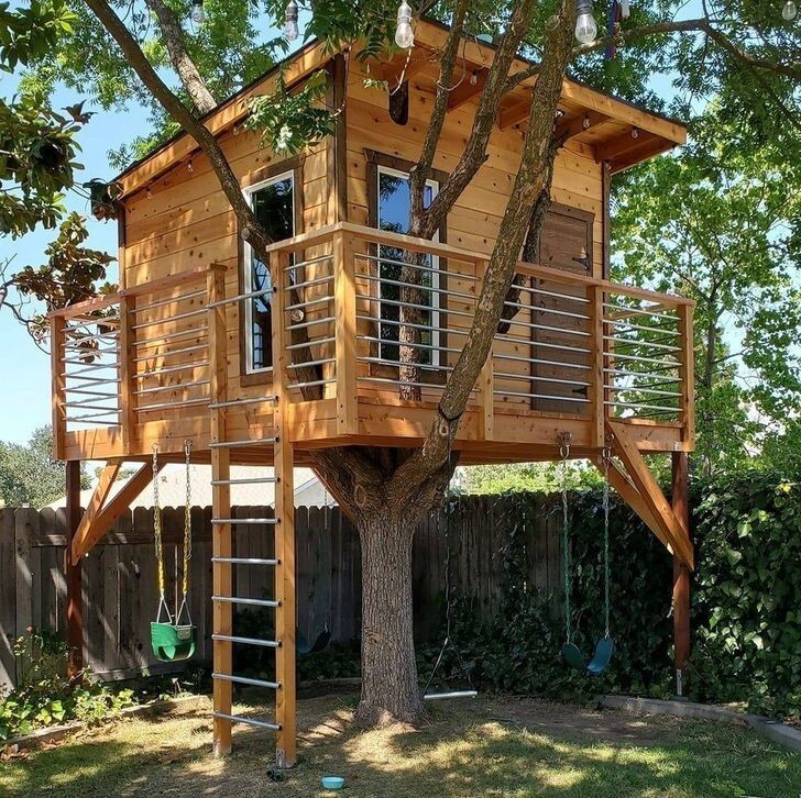 Любой ребенок мечтает о таком домике на дереве! А когда вырастает, должен построить такой же своим детям.