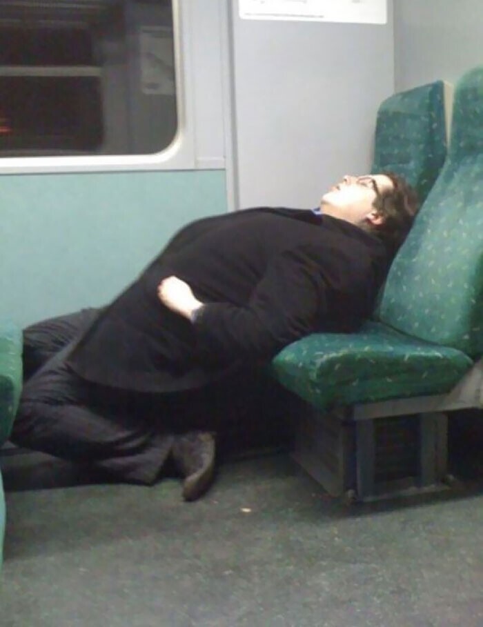 Сон в метро как вид искусства