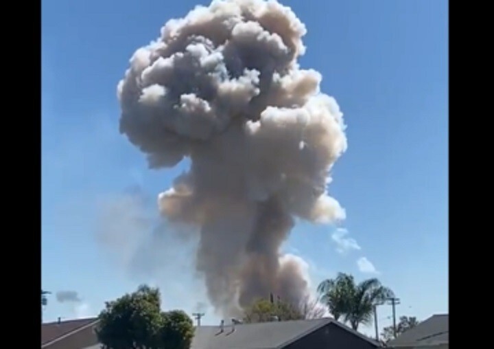 В США мощный взрыв переполошил жителей города в Калифорнии, есть жертвы: видео