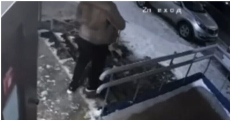 В Оренбурге вандал поскользнулся и упал в собственную мочу