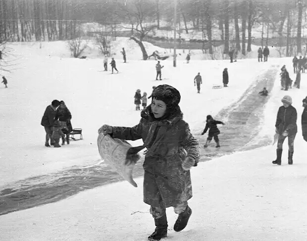 Ледовая горка в Кузьминках. 1980-е годы.