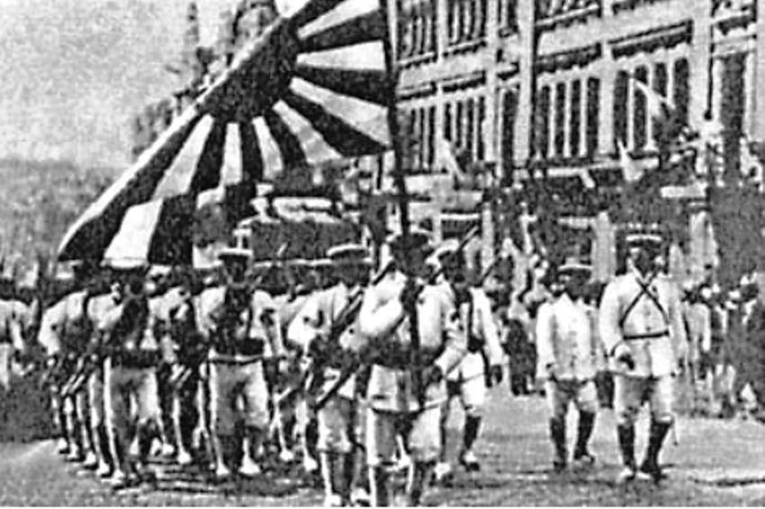 Японские войска, которые подсуетились быстрее остальных,  во Владивостоке в 1918 году.