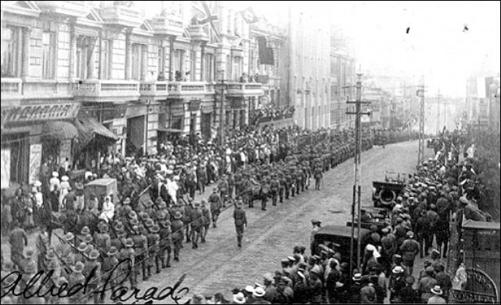 К 1920 году войска США покинули Россию, снова через Владивосток, и их миссия была невыполнима, и войска Ленина сместили Колчака в сторону и консолидировали страну