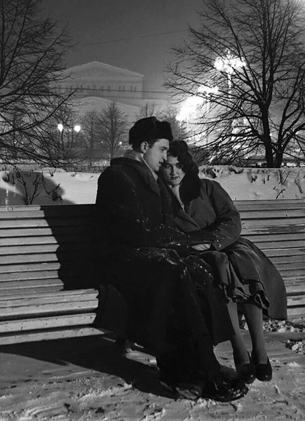 Романтическое свидание в сквере у Большого театра, 1956 год
