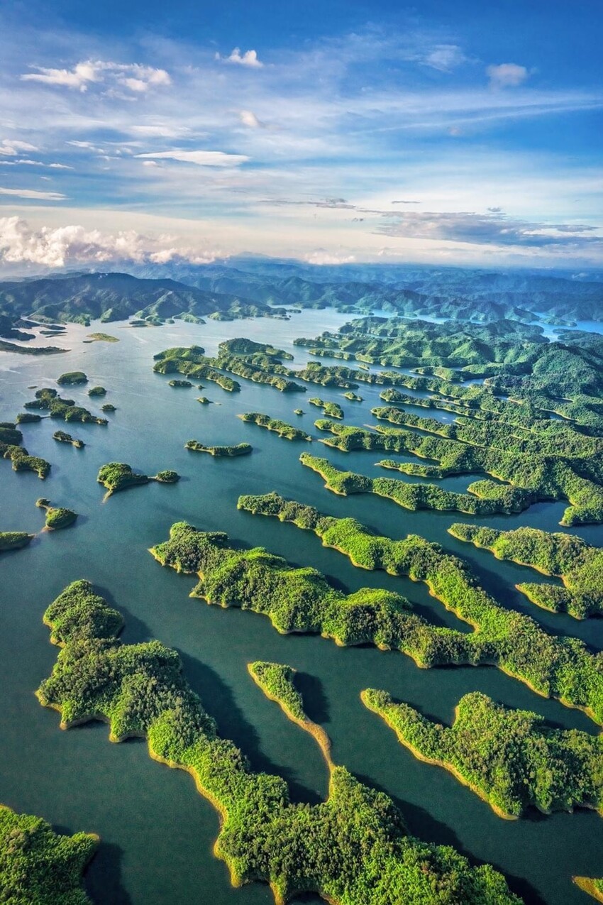 Вид на озеро Та Дунг,  Дак Нонг, Вьетнам