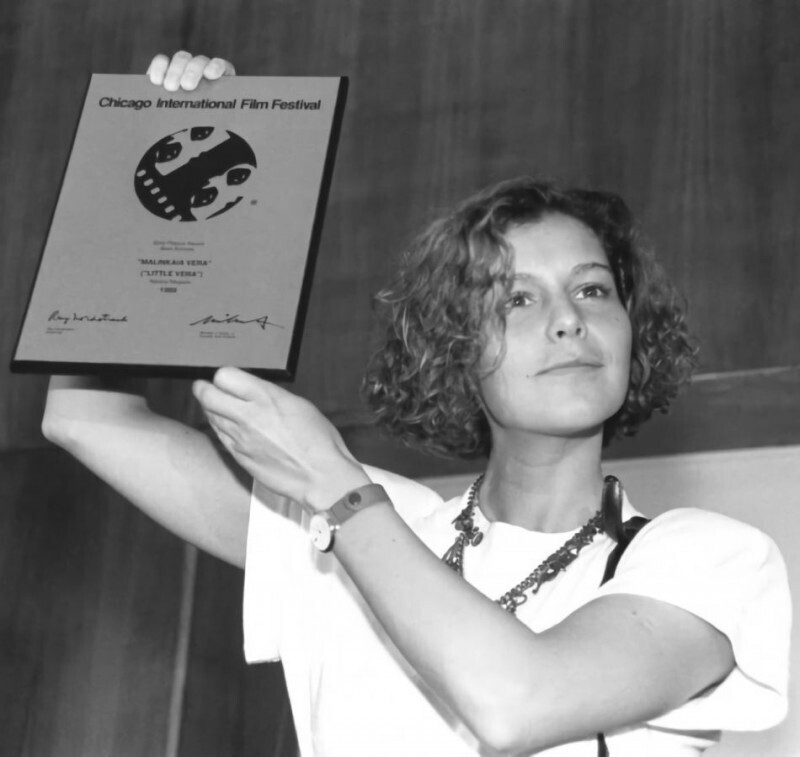 Наталья Негода c наградой гран-при «Золотой Хьюго» за лучший фильм на международном кинофестивале в Чикаго, 1989 г.