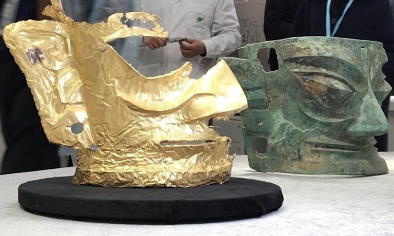 Китайские археологи нашли золотую маску