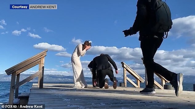 Жених уронил кольцо Tiffany в озеро прямо во время обмена клятвами