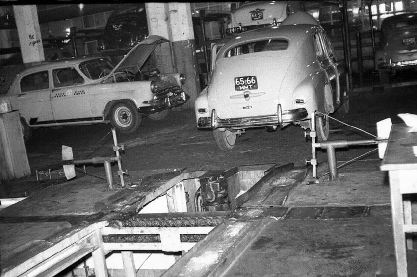 Теплые «ламповые» фотографии с автомобилями прошлого